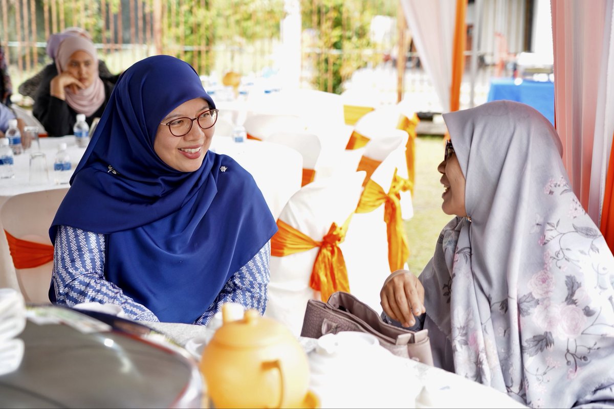 anfaalsaari's tweet photo. Setiap insan berhak mendapat peluang kedua.

Semalam, saya berkesempatan merasmikan inisiatif pembangunan bersepadu Rumah PENGASIH Selangor serta melawat sendiri usaha pemulihan yang dijalankan. Bertemu para penghuni mengingatkan kita bahawa setiap insan mempunyai kisah yang berbeza, namun tetap berhak diberi ruang dan peluang untuk berubah.

Saya juga sempat berkongsi bahawa setiap manusia tidak terlepas daripada kesilapan, namun pintu taubat sentiasa terbuka selagi kita ikhlas untuk berubah.

Semoga usaha pemulihan yang dijalankan oleh PENGASIH Selangor terus dipermudahkan dan memberi manfaat kepada lebih ramai yang memerlukan.

#AntiDadah #KitaSelangor #SelangorMajuBersama #MalaysiaMADANI