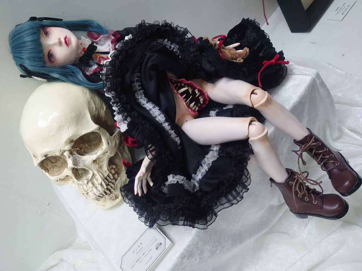akameganerenzu's tweet photo. ポストが遅れましたが
先日行ってきましたギャラリーソラトさんの

「厨ニノ病」

SNSでしか見れなかった
じゅなさんの作品を
眼の前で観るコトができました♪
\(°∀° )/🌸

実物もやはり素敵でした♪
ありがとうございます💐(∗❛ั∀❛ั∗)✧*。🌸💀

じゅなさん♪@ribbon_hell_ https://t.co/5NY0aYvzjB
