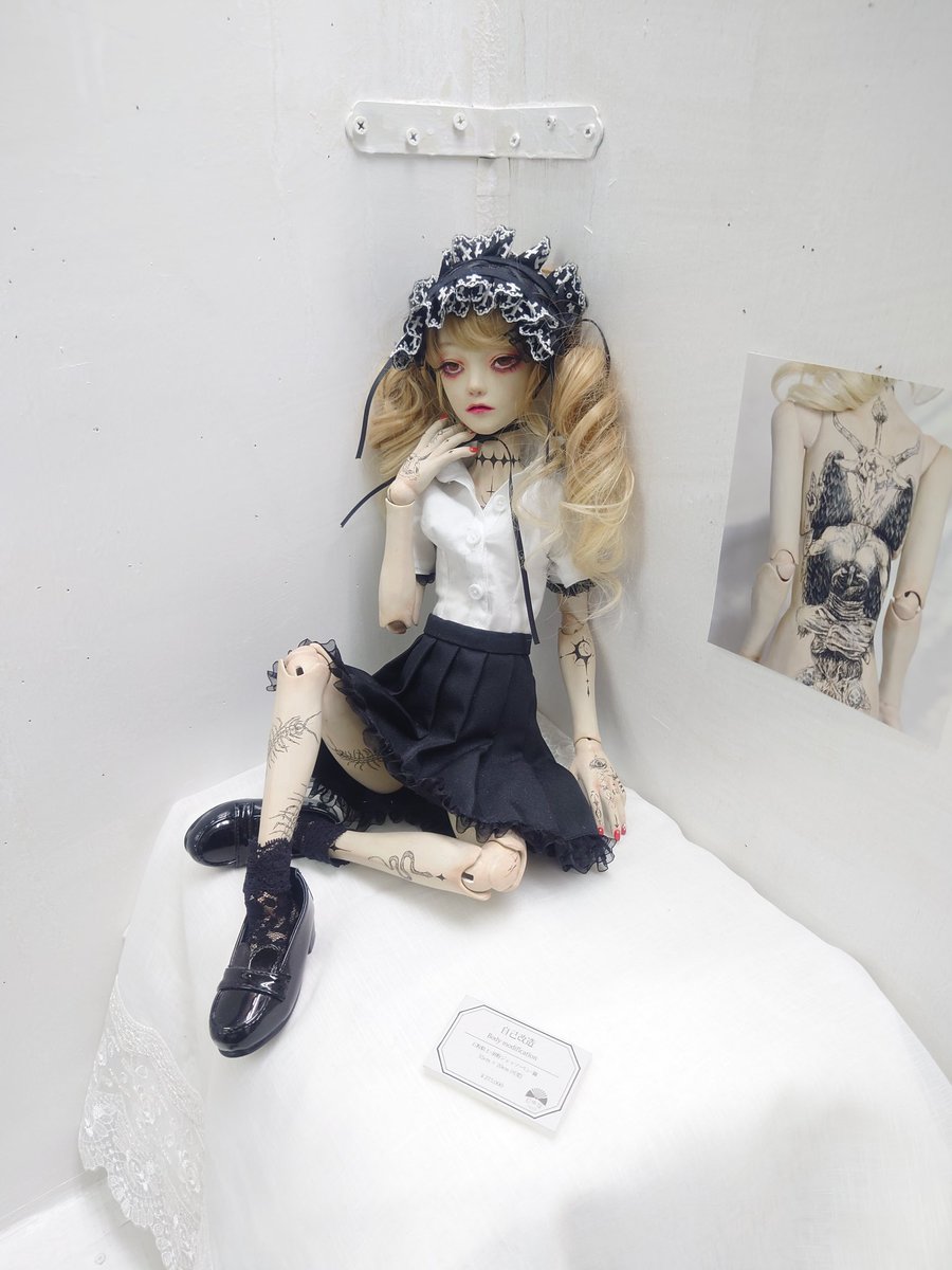 akameganerenzu's tweet photo. ポストが遅れましたが
先日行ってきましたギャラリーソラトさんの

「厨ニノ病」

SNSでしか見れなかった
じゅなさんの作品を
眼の前で観るコトができました♪
\(°∀° )/🌸

実物もやはり素敵でした♪
ありがとうございます💐(∗❛ั∀❛ั∗)✧*。🌸💀

じゅなさん♪@ribbon_hell_ https://t.co/5NY0aYvzjB