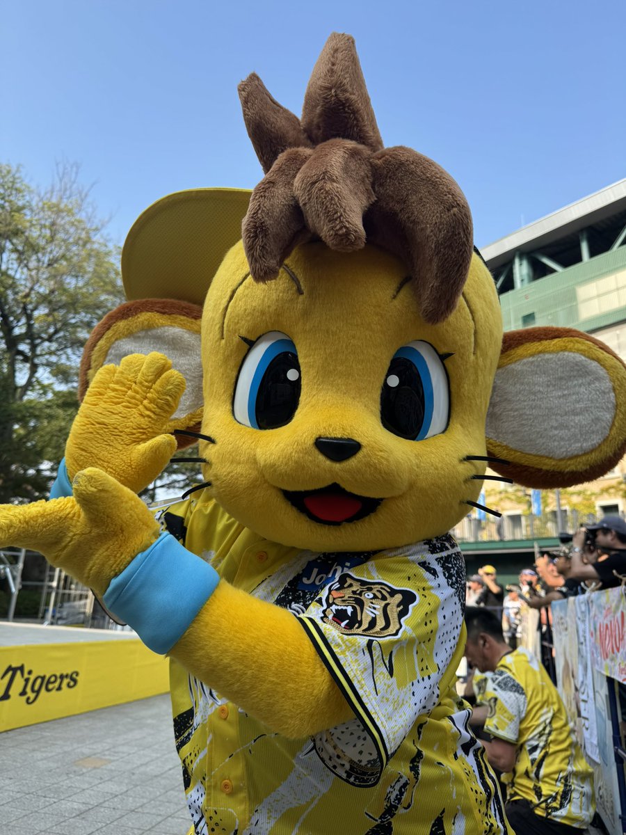 Tigers_farm's tweet photo. 「ウル虎の夏」2日目！🔥
試合前からコラッキー、キー太の弟コンビで盛り上げています！

#阪神タイガース
#コラッキー
#TigersGirls
#ウル虎の夏2026 https://t.co/UMcEdLeSc6