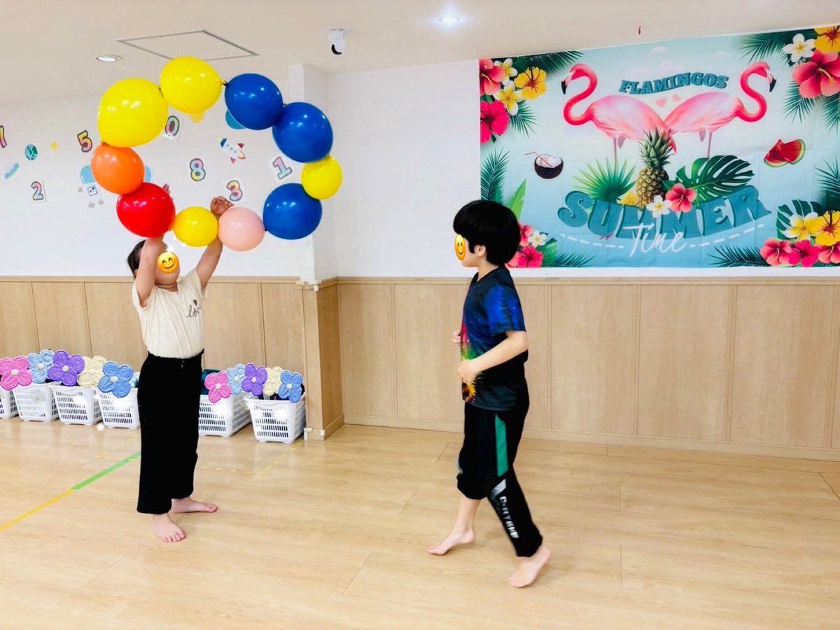 firstdream_00's tweet photo. 🧑🏻‍🦱浅草橋教室🧒🏻
2026.7.21(火)
『人間輪投げ🎈』
風船で作った大きな輪に、お友達が入るよう狙って投げる「人間輪投げ」に挑戦しました😊全身を大きく動かし、身体の使い方やバランス感覚を育みました✨

▽ファーストシーンドリームの詳細はこちら！
https://t.co/bcg5ZV0n7J

#放デイ #粗大運動 https://t.co/Lra7tnlbGY