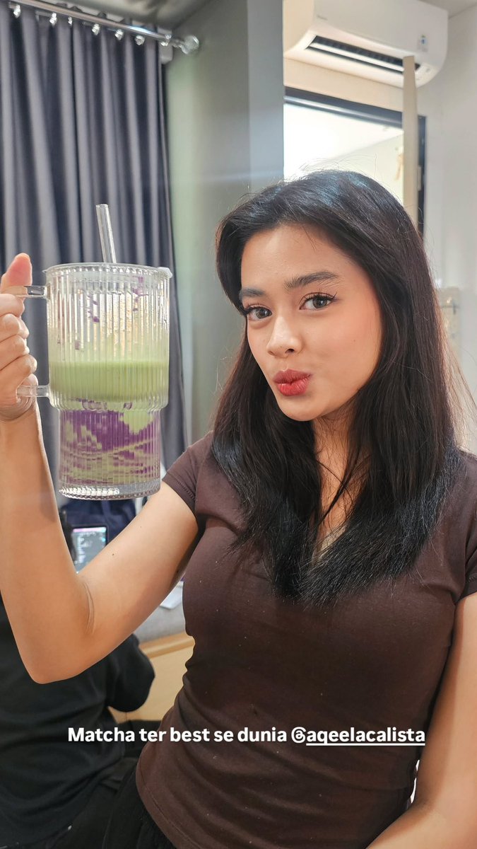 Lattesugarush's tweet photo. si ntik with ube matcha!! seger banget 🤩💚💜 https://t.co/Ufhp9mDzrN