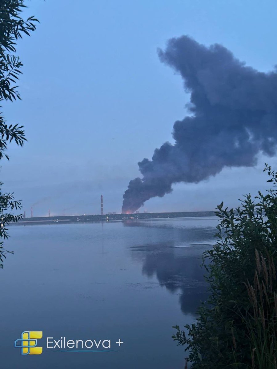 armyinformcomua's tweet photo. One night. Four Russian regions under fire: Lipetsk, Belgorod, Volgograd, and Anapa.

💥 Lipetsk — fire broke out near the CHPP-2 thermal power plant and the NLMK combine — Russia’s largest steel plant.

💥 Belgorod — a strike on energy infrastructure cut off the city’s water supply.

💥 Crimea, Mariupol, and Anapa — explosions reported.

The pattern is consistent with everything Ukraine has been doing all summer: hit the infrastructure that powers Russia’s war economy — steel, energy, water, logistics.

NLMK — is Russia’s largest steelmaker — steel that goes into armour, ammunition, and military equipment.

Belgorod without water tonight is a direct consequence of Russia turning its own border regions into launch platforms for strikes on Ukrainian cities.
Russia spent this week firing ballistic missiles at Kyiv.

Ukraine spent it turning off the lights, the water, and the steel plants that keep the Russian war machine running.

The country that started this war keeps receiving it on its own territory.

#Ukraine #UAF #DroneWarfare #RussiaUkraineWar #KineticSanctions