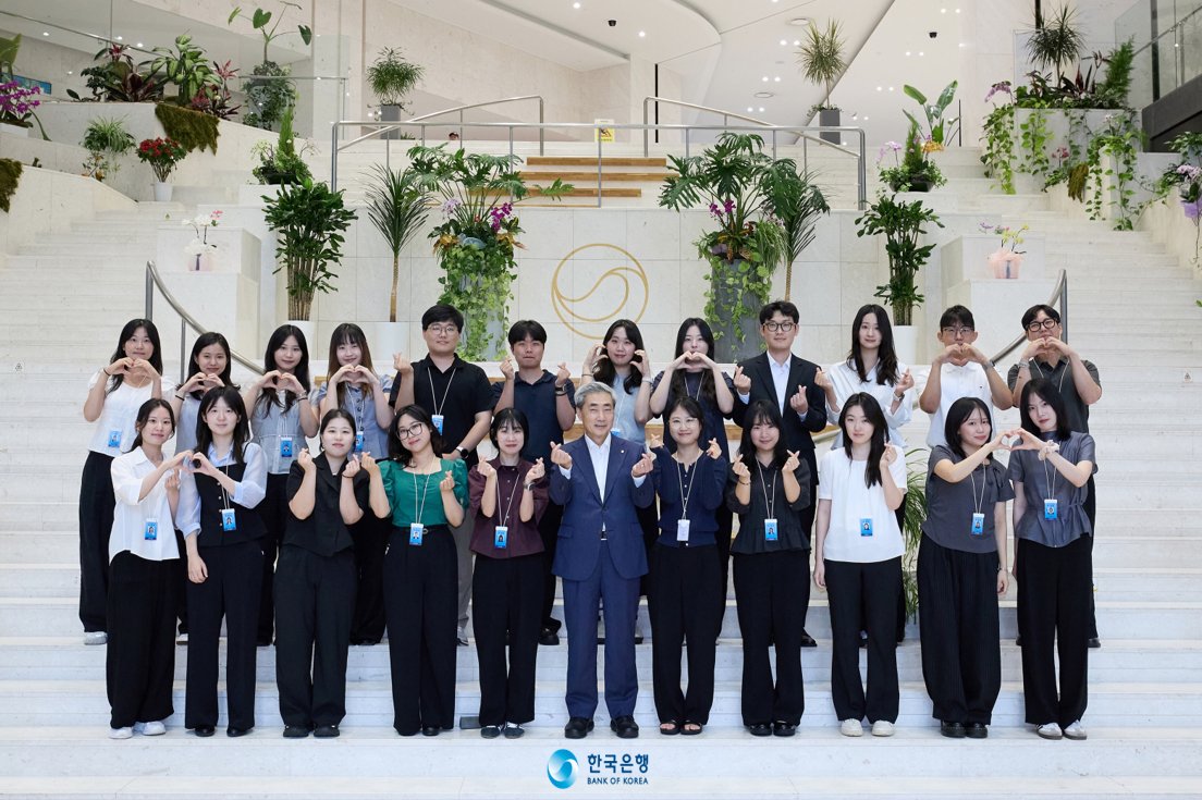 HyunSongShin's tweet photo. Grateful for the moments shared with our support staff and interns https://t.co/TPmTDMX3Pi