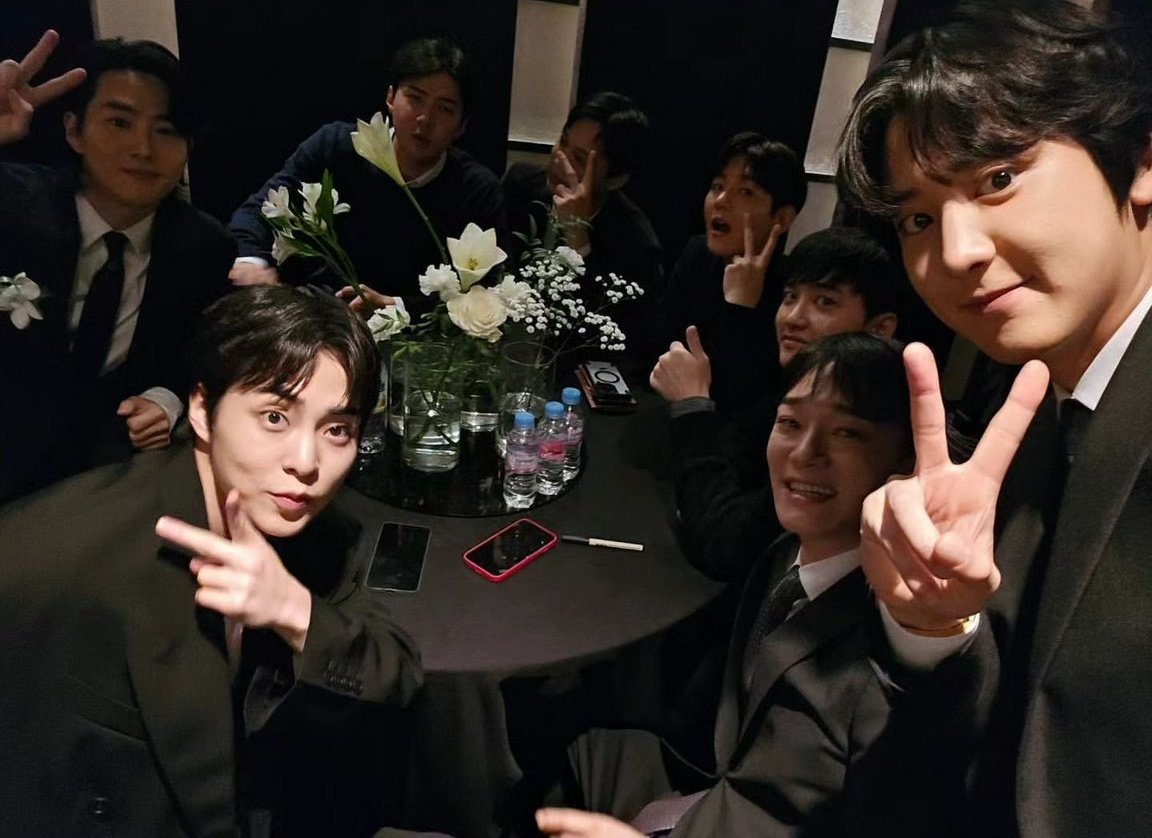 mdzlhcy_'s tweet photo. "มันก็แค่รูป แล้วคุณร้องไห้ทำไม?"

รูปพวกนั้น : https://t.co/vRWEXBccyy