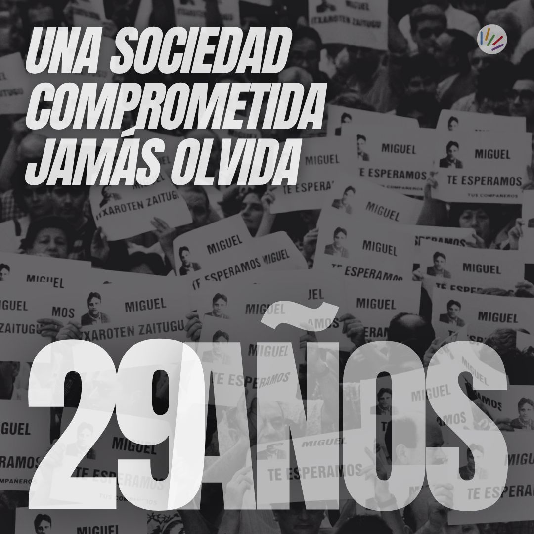 FundMABlanco's tweet photo. Veintinueve años.

Los mismos que tenía Miguel Ángel Blanco cuando ETA le arrebató la vida. Los mismos que llevamos recordándole y defendiendo el legado de dignidad, libertad y compromiso cívico que nació de aquellos días de julio.

Recordar no es permanecer en el pasado; es defender los valores que el terrorismo quiso destruir.

Porque una sociedad comprometida jamás olvida. 🧠🤍