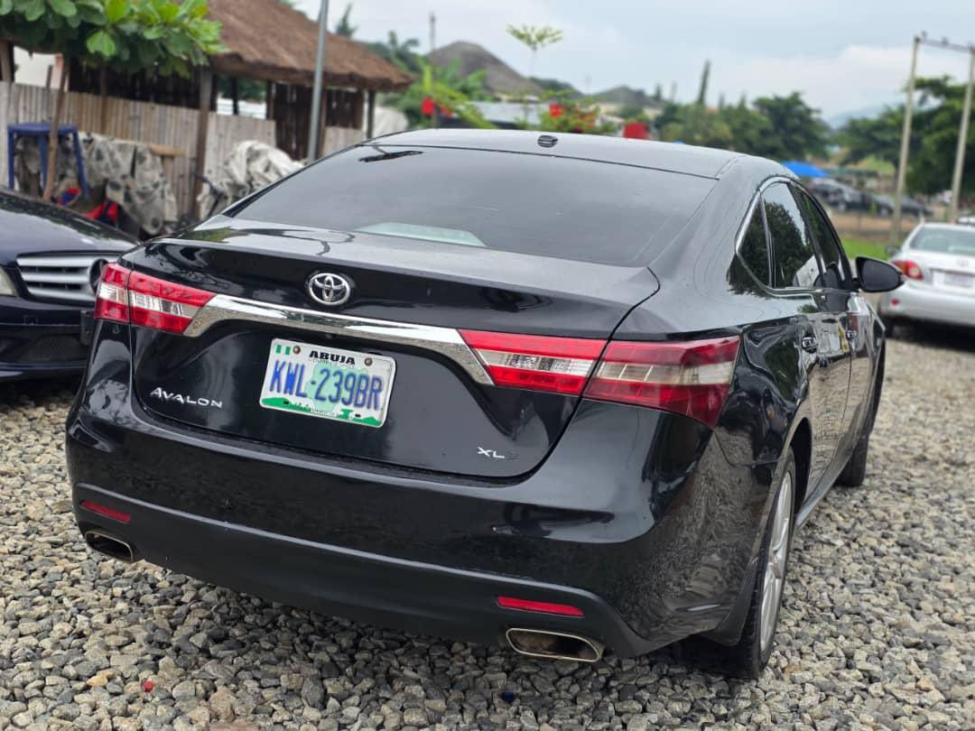 amlautosng's tweet photo. Sharp used 2014 Toyota Avalon XLE full option.

Keyless, sunroof, engine, gear and AC are intact and untouched.

Price: N10.5m last to owner
Location: Abuja https://t.co/IX8vOl98uI
