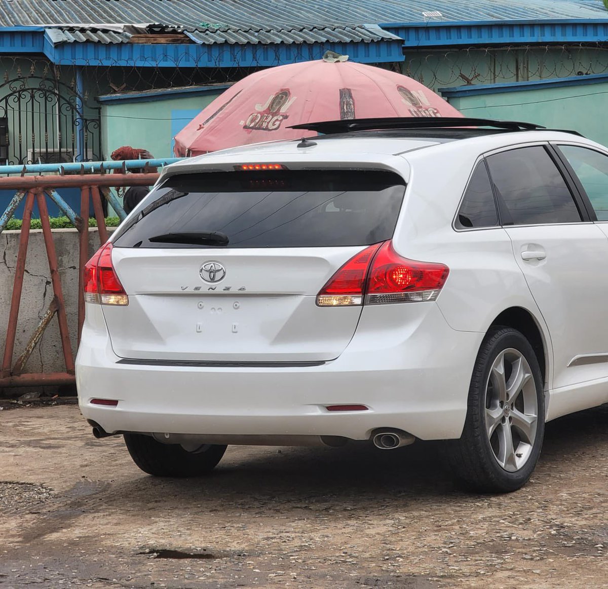 asiwajuautos1's tweet photo. FOR SALE: Clean Foreign Used Toyota Venza 2011 🔥
Just arrived this year! This sharp Venza is super clean inside and out with only 135k mileage.
✅ Panoramic roof
✅ Fabric interior (very neat)
✅ Power boot
✅ Key ignition
✅ Foreign used, duty fully paid
Smooth drive, reliable engine, and everything working perfectly. Perfect family SUV or daily ride that turns heads without breaking the bank.
Price: ₦15.5 Million (slightly negotiable for serious buyers)
Call/WhatsApp: 08128006722
#ToyotaVenza #ForeignUsed #CleanCars #AbujaCars #LagosCars #NaijaCars
DM me fast before it’s gone! 🚗💨