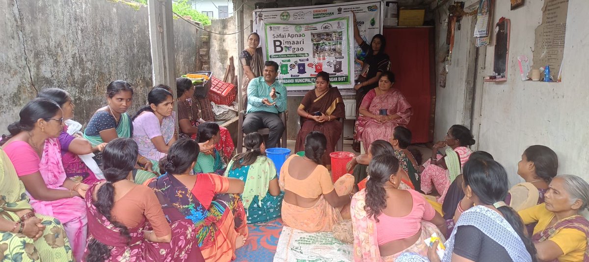 ChoppadandiMC's tweet photo. Under the Safai Apnao, Bimari Bhagao (SABB) initiative, an awareness programme was conducted in Ward No. 1&amp;2 on SWM rules, Source segregation in Choppadandi Municipality.@MoHUA_India
@RoopaMishra77
@tksreedevi
@cdmatelangana
@SwachhBharatGov
@SBMU_Telangana https://t.co/aILk4IfmS0