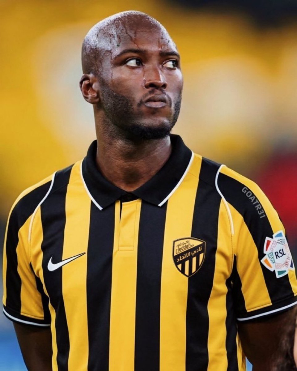 Mulhem28's tweet photo. والله ي فيه تصميمات لمغردين اتحاديين لطقم #الاتحاد اطلق بمليون مرة من طقمنا الجديد 
ورى إدارة النادي ما تطرح الفكرة في نهاية كل موسم على الجمهور والطقم اللي عليه تصويت اكثر يفوز؟! https://t.co/ffHq9phobU