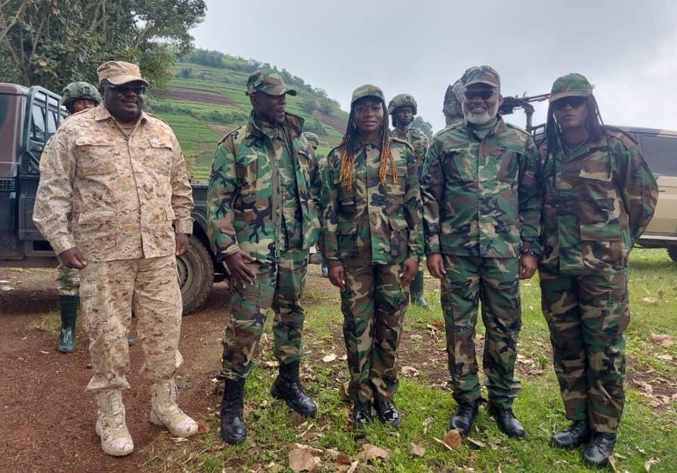 Col_Alimasi's tweet photo. Derrière cette révolution de l’AFC-M23, il y a des femmes et des hommes qui ont accepté de tout sacrifier.
Ils servent tous sans salaire, sans privilège et sans autre motivation que leur conviction qu’un autre avenir est possible pour notre pays et pour notre peuple. @bbisimwa✍🏾 https://t.co/JTkItTobX6
