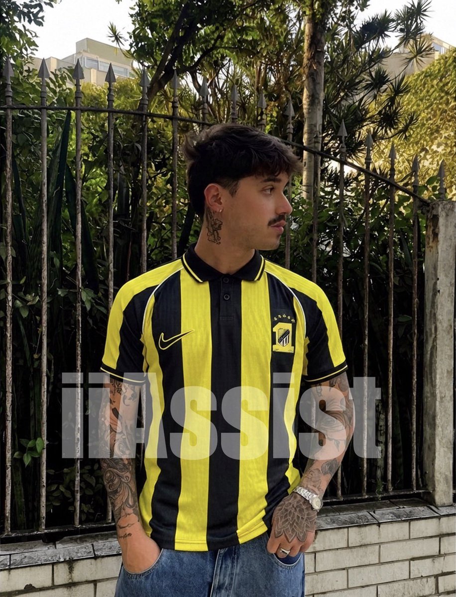 Mulhem28's tweet photo. والله ي فيه تصميمات لمغردين اتحاديين لطقم #الاتحاد اطلق بمليون مرة من طقمنا الجديد 
ورى إدارة النادي ما تطرح الفكرة في نهاية كل موسم على الجمهور والطقم اللي عليه تصويت اكثر يفوز؟! https://t.co/ffHq9phobU