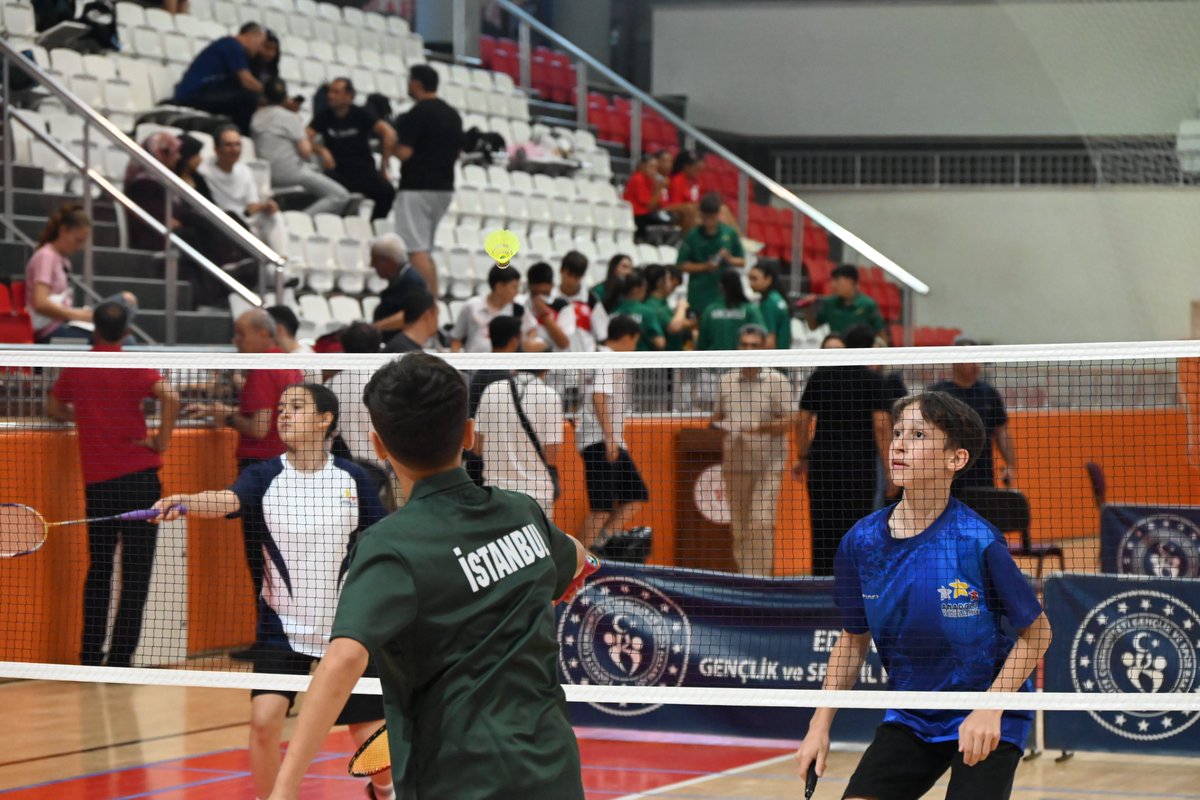 GSB_Edirne's tweet photo. 🏸 ANALİG Badminton Grup Müsabakaları Tamamlandı

Edirne'nin ev sahipliğinde düzenlenen ANALİG Badminton Grup Müsabakaları, üç gün süren mücadelelerin ardından tamamlandı. https://t.co/CjinZnZLM8