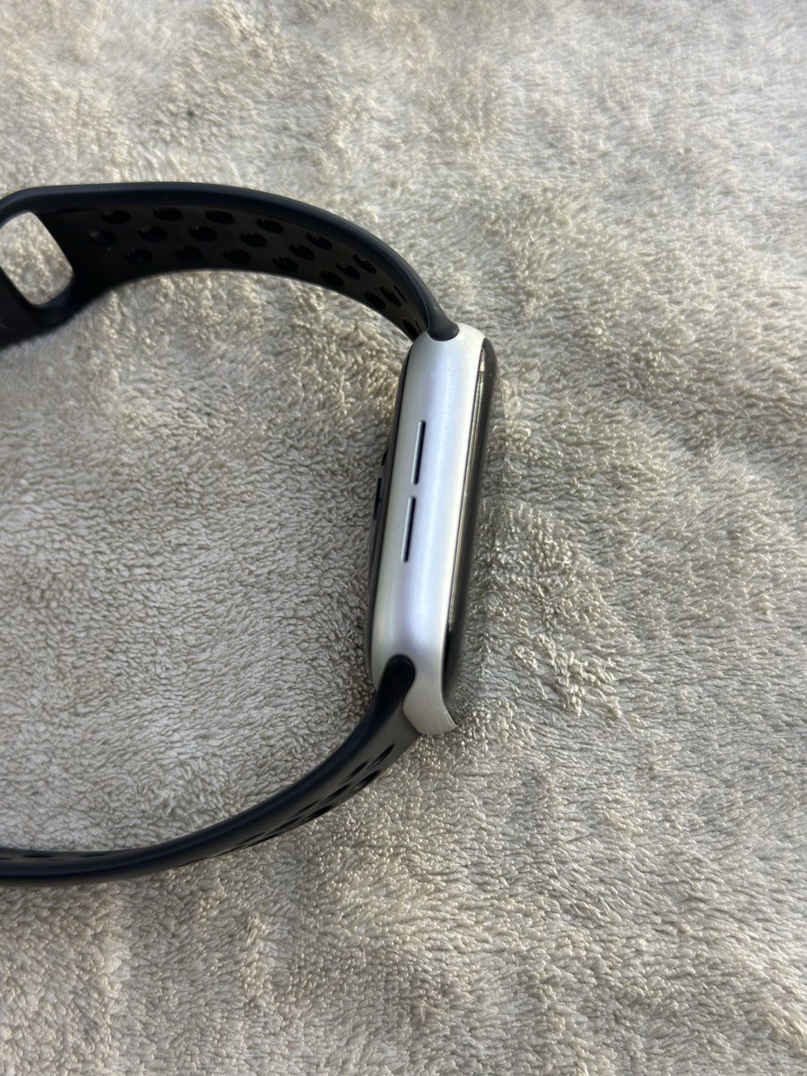 GinindzaNtokozo's tweet photo. ⌚ Apple Watch Series 6 – Available Now! 🔥

✅ GPS
✅ Heart Rate Monitor
✅ Blood Oxygen Sensor
✅ Always-On Retina Display
✅ Fitness &amp; Sleep Tracking
✅ Water Resistant

💰E3500
📩 76080507/79490799 https://t.co/Vy7VLIelN4
