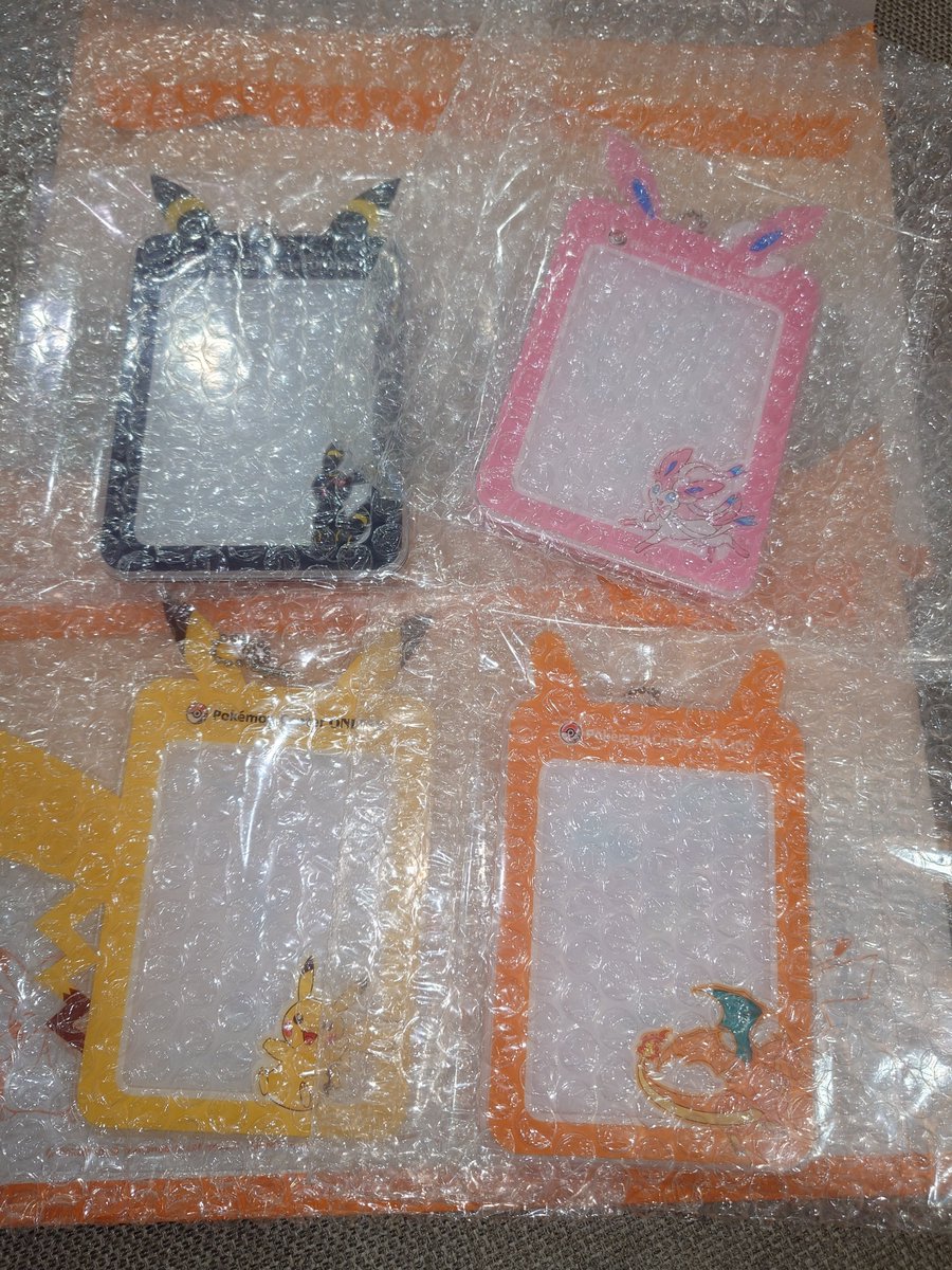 rosypoke's tweet photo. ポケモンセンターオンライン会員証ってそんな値上がってるのか😳
ポイント全部使って回しといて良かった😂
もちろんPSAには提出済み🤫 https://t.co/Z5pL0KIEIg
