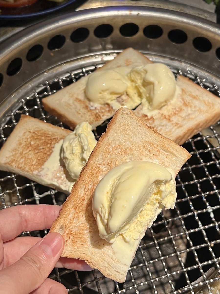 cfabop0315's tweet photo. Just burned the toast but bae still fed me a bite with that tiny smile—today’s not that bad https://t.co/tiPqFWzOdR