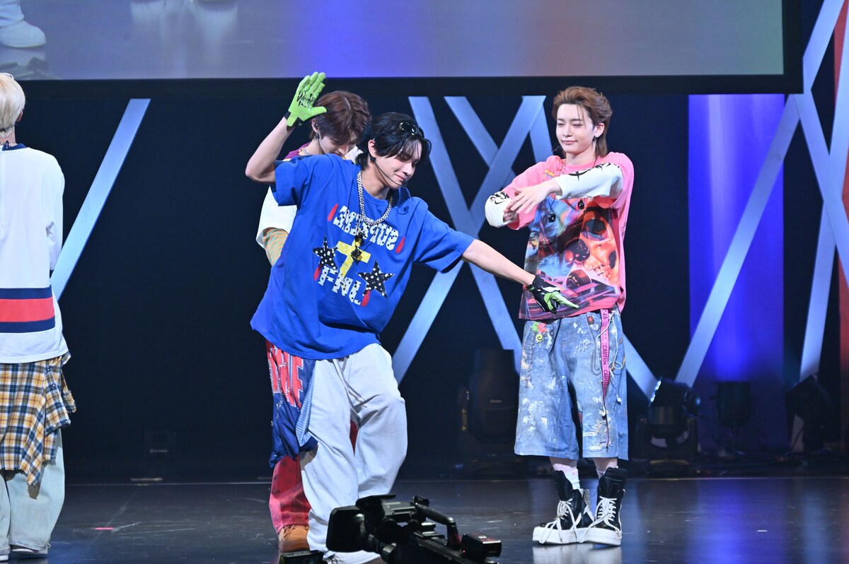 natalie_mu's tweet photo. 🌈aoen「ハジマリCOLOR」明日リリース🌈
琉楓が念願叶えてニヤリ「やっと付けられた」

✍️📸レポ＆写真40枚
https://t.co/ITSS6Z58p9

&amp;TEAM・FUMAからのアドバイスも実行

#aoen #aoen_ハジマリCOLOR https://t.co/SbqboPXF0K