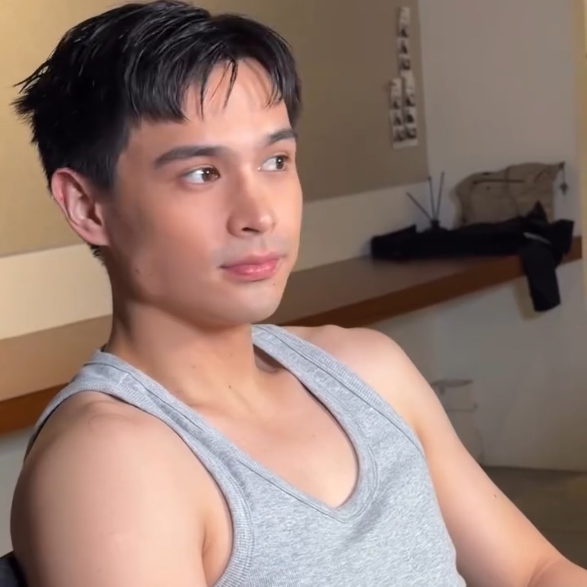 ardeeel_'s tweet photo. the face card + pa sando at braso 😭 https://t.co/pKztF9KJq1