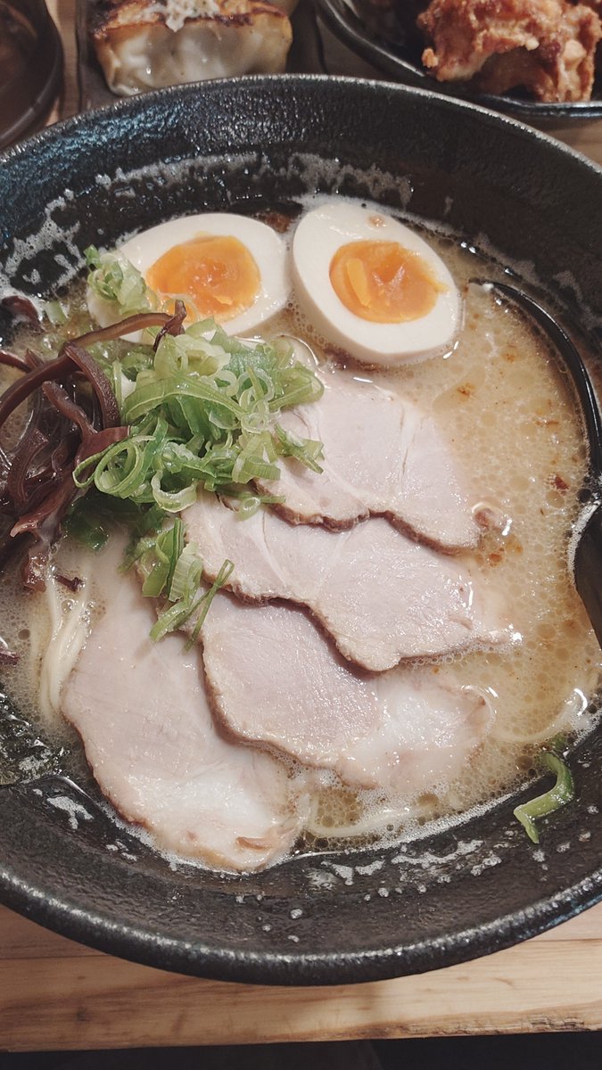 deo1994z's tweet photo. 龍旗信LEOのとんこつラーメン https://t.co/SBsUfXRSCz