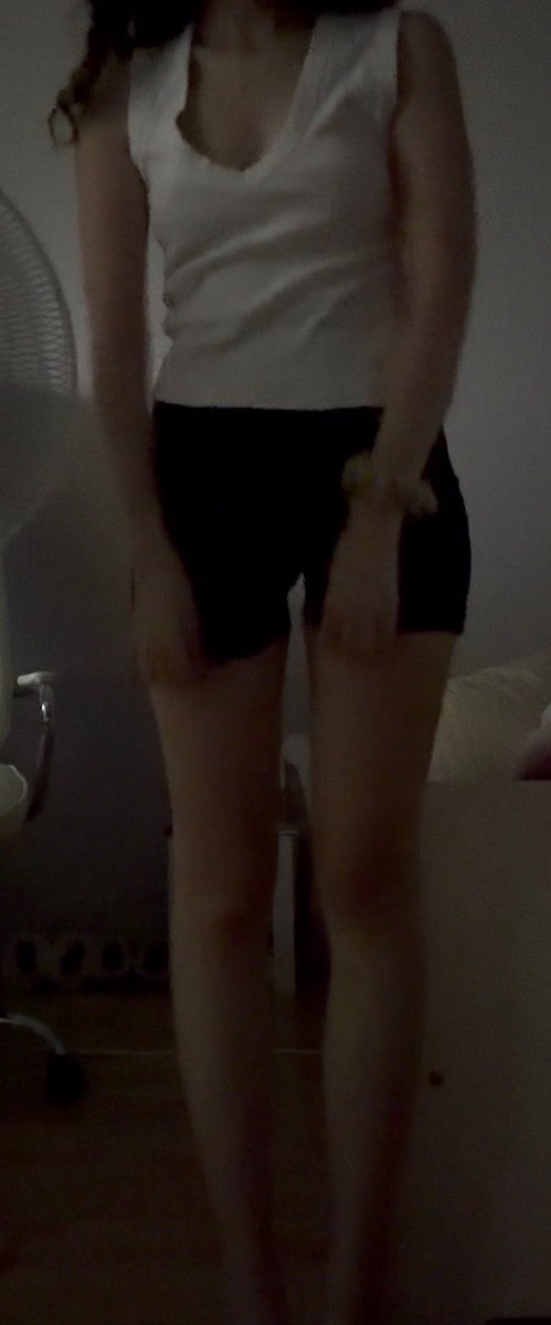 bunnangel2's tweet photo. hi everyone can anyone tell me what kind of inspo am i ? 
#f4tspo #proana #lightasfeather #skinny #thinspo #avgspo https://t.co/vn1diQ6oZt