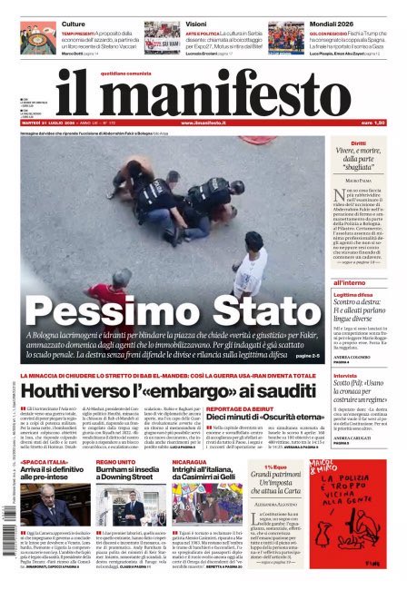 IStalinisti's tweet photo. Si apprende oggi, 21 luglio 2026 - a due giorni dalla morte di un cittadino marocchino e a vent'anni dalla morte di un militante politico italiano - che la vita umana è sacra solo se ad esserne privato non sia un migrante, un ex migrante, un militante politico anarchico o di sinistra, un non esercente attività di gioielleria e un non-feto. 

Si sarebbero potute riempire pagine su pagine, da due giorni a questa parte, per chiedere giustizia e gridare alla vergogna per un uomo ucciso durante un fermo di polizia. E invece no.
Come nella più becera delle propagante populiste e mai politiche, si è scelto di pretermettere l'evento e si è colta l'occasione per strumentalizzare tutto con schieramenti aprioristici di sorta: o con la polizia, e quindi di destra, o coi criminali, e quindi di sinistra. Un giochino oramai desueto e sdoganato guarda caso da chi, allergico al contraddittorio, allergico alle soluzioni, ha bisogno di puntare il dito per accalappiare consenso del più miserabile dei modi.

Evidentemente il disagio sociale e la povertà vanno aboliti, arginati e trasformati in opportunità solo quando fa comodo; solo quando è utile per raccattare consensi, voti e pulirsi la coscienza; solo - soprattutto, quando allo stigma del disagio non s'affianca lo stigma della diversità culturale, nazionale o religiosa. Lì no. Lì ecco che il disagio sociale diventa un male da estirpare anche a costo di ammazzare. 

Evidentemente un tunisino, un magrebino, un africano o un apolide abusato desta minor sdegno di un omicidio perpetrato - doloso o colposo che sia. Evidentemente un individuo dissociato, disagiato magrebino ha meno dignità di un qualche dissociato, disagiato ed eversivo italiano cui è stata data la possibilità di reinventarsi in società, chissà, anche in politica.

Evidentemente c'è qualcuno che, sulla base della nazionalità, della fedina penale o di una (solo millantata) cristianità si arroga il diritto di decidere quali vite contino, e siano degne di essere vissute, e quali no.

Per quanto voi vi crediate assolti,
siete per sempre coinvolti.