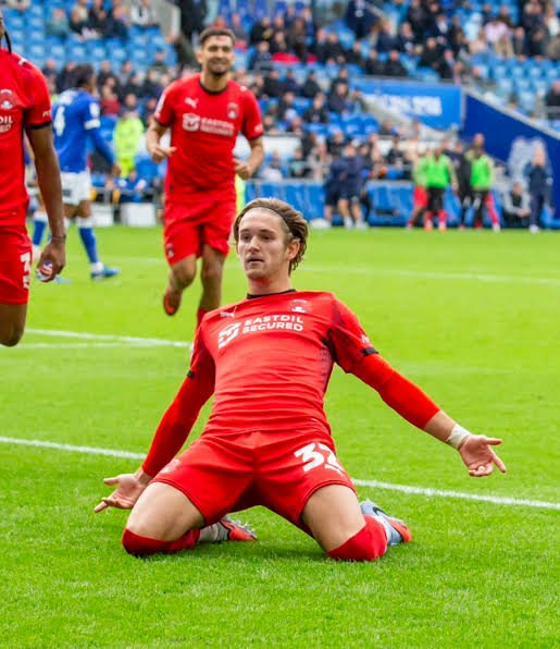 RoyDeAlien's tweet photo. Breakthrough made regarding Dom Ballard to Bristol City! Fee now agreed with Leyton Orient. ✍️🤝👽
#BristolCity #lofc https://t.co/gAW26XKgHH