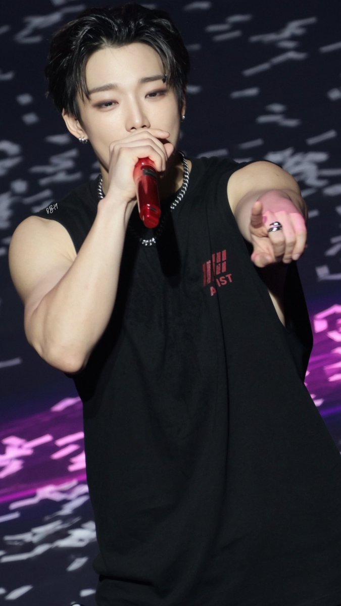 b19_1221's tweet photo. 260718 대만 포에버 콘서트

대만 공연 너무 재밌었어요

#iKON_FOUREVER_TOUR_TPE 
#BOBBY #바비 #バビ #iKON #아이콘 @bobbyranika https://t.co/X5AdcInlCP