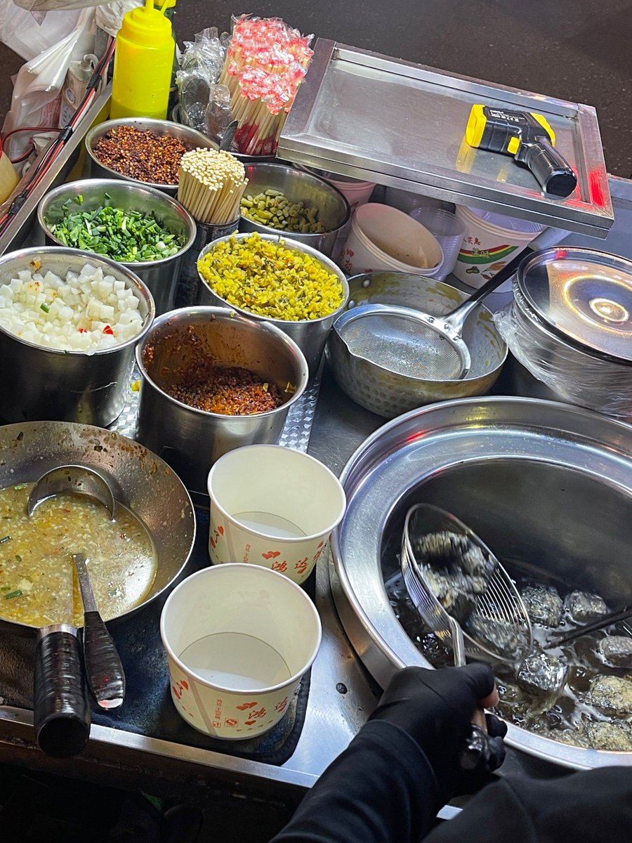 BerthaJasp22502's tweet photo. Craving late-night street snacks Just grabbed a steaming hot stinky tofu from the cart—crunchy exterior, savory aroma, perfect way to end a busy day! https://t.co/TCSyuygkBT