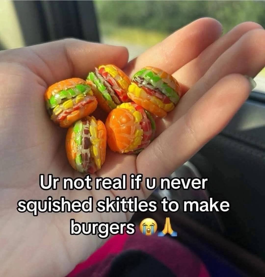 sweetxdessert's tweet photo. Skittle burgers https://t.co/CQYEgzYnvD