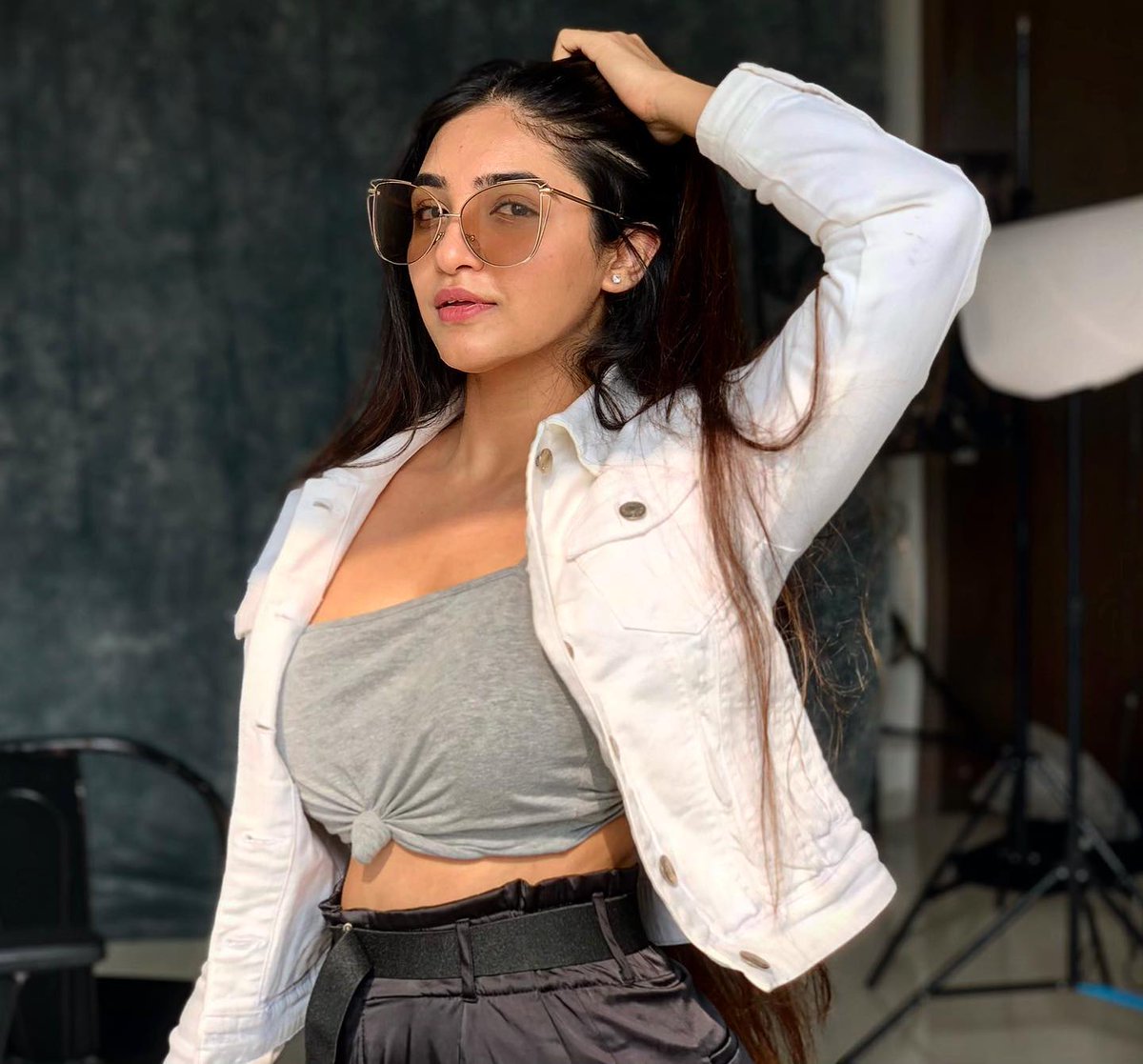Kavyajoshi2563's tweet photo. Confidence is the best outfit.

#OOTD #Fashion #Style #CasualLook #StreetStyle #FashionBlogger #InstaStyle #PhotoOfTheDay #Confidence https://t.co/H3Sb2beqff