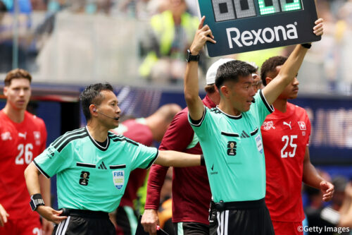 livedoornews's tweet photo. 【2人参加】「本当に悔しい」日本人審判員はまたもW杯で主審ならず
https://t.co/MlVVIfmKKv

W杯には日本人審判員の荒木友輔氏と三原純氏が参加したが、共に主審と副審を任されることなく大会は終了。しかし第4審やリザーブ副審などが割り当てられ「貴重な経験」だとした。 https://t.co/UUlBSYX7vk