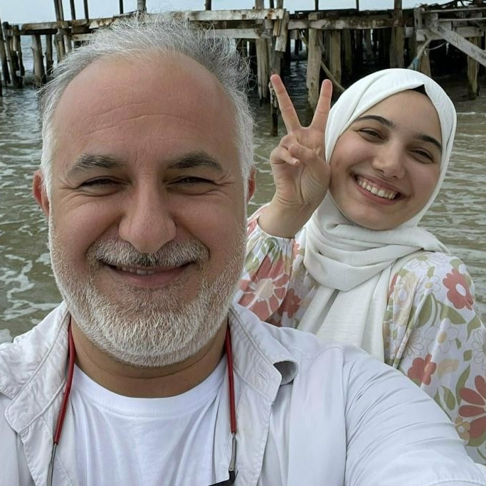 gundemio's tweet photo. Yeni Şafak yazarı Yasin Aktay:

"Eski Kızılay Başkanı Kerem Kınık ve kızına bir özür borçluyuz." https://t.co/D3oGdQ30dZ