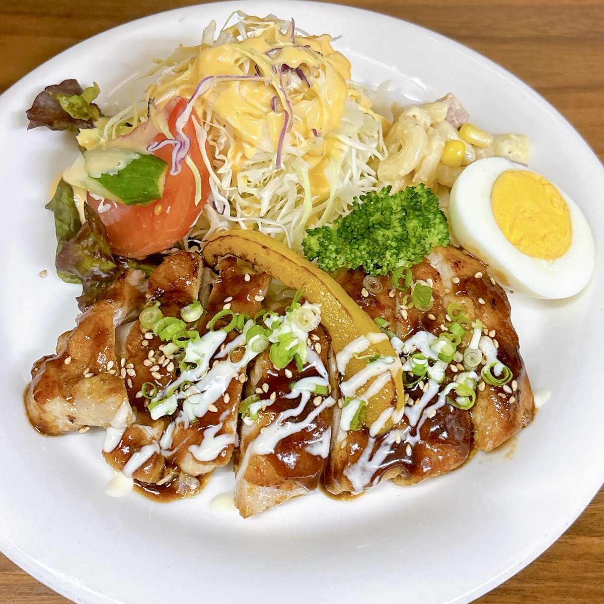 cafeE_5's tweet photo. 本日もありがとうございました！

夏休みに入ってるからか、暑すぎるからか、連休明けだからかはわかりませんが、お客様がとっても少ない一日だったので泣いてます😭

めげずに明日も頑張ります！
皆様のお越しをお待ちしてます！ https://t.co/rSCmGkjqTG