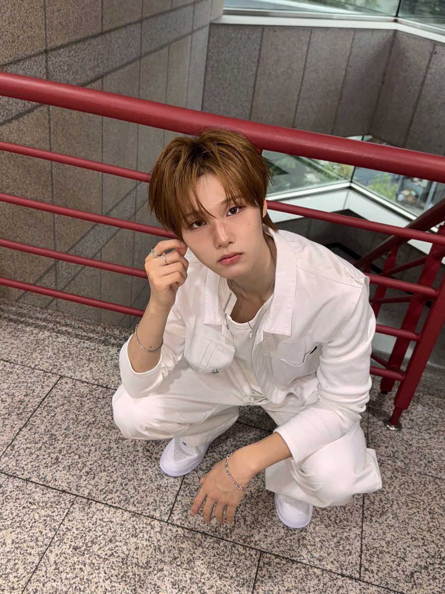 idntt_cosmo's tweet photo. 🤍

#idntt #아이덴티티
#unevermet #이환희 #leehwanhee https://t.co/iDOacx5Z7N