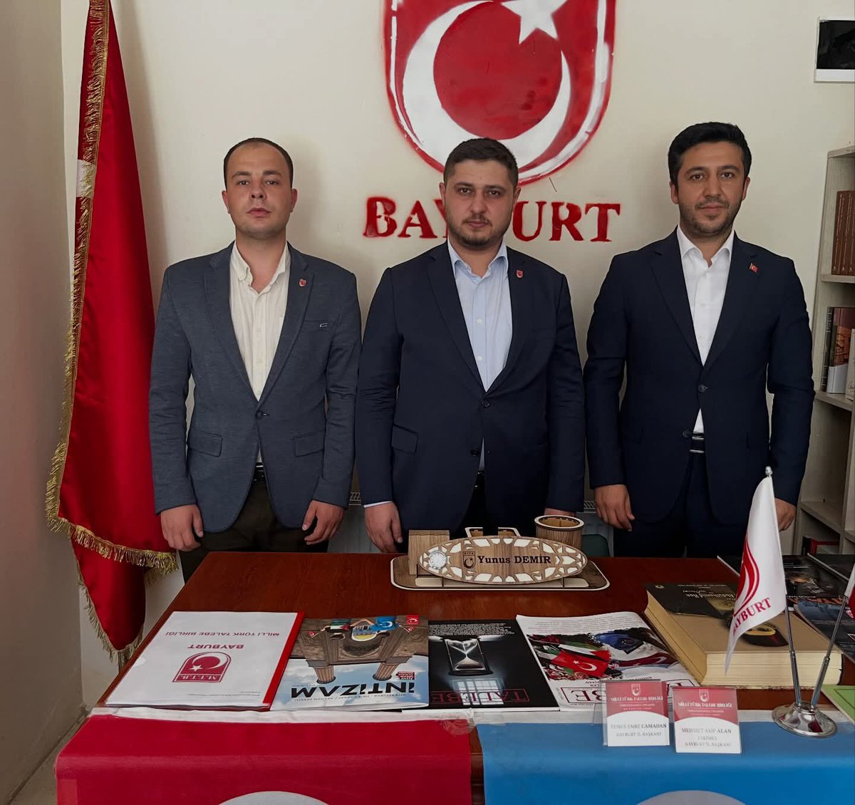 mttbbayburt's tweet photo. Milli Türk Talebe Birliği Genel Başkanımız Sn. Tahsin Başarı  il binamızı ziyaret etti. Ziyarette kendilerine Eskimez MTTB’li Yunus Demir eşlik etti. Muhterem Genel Başkanımıza ve Kıymetli Eskimez’imize teşekkür ederiz. 

#MTTBBayburt 
#MTTBMüslümancaDuruştur
#MTTBŞAHLANIŞTIR https://t.co/TnZErdxfY7