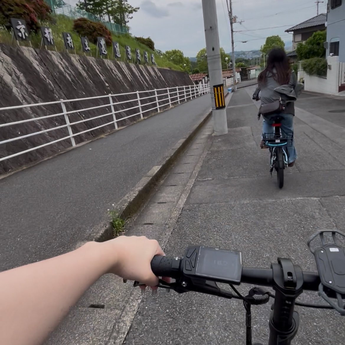 tabiride_uji's tweet photo. 【電動レンタサイクル最新空き情報🗓】

今週まだ空きがございます！

響けユーフォニアムの聖地巡礼で莵道高校に行った時の写真🎺

手荷物預かりやってます👜
当日予約も大歓迎です！

#宇治 #レンタサイクル #聖地巡礼 #ユーフォ最終楽章 #響けユーフォニアム https://t.co/Hmjyh1GQ1E