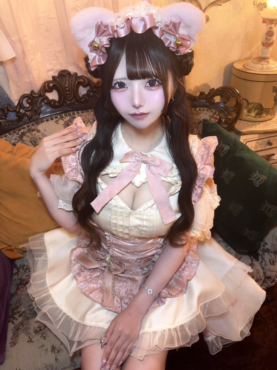 8roycx's tweet photo. 昔のほうがかわいくて、(ᐡ! - !  ᐡ) https://t.co/JnZhxtU6hI
