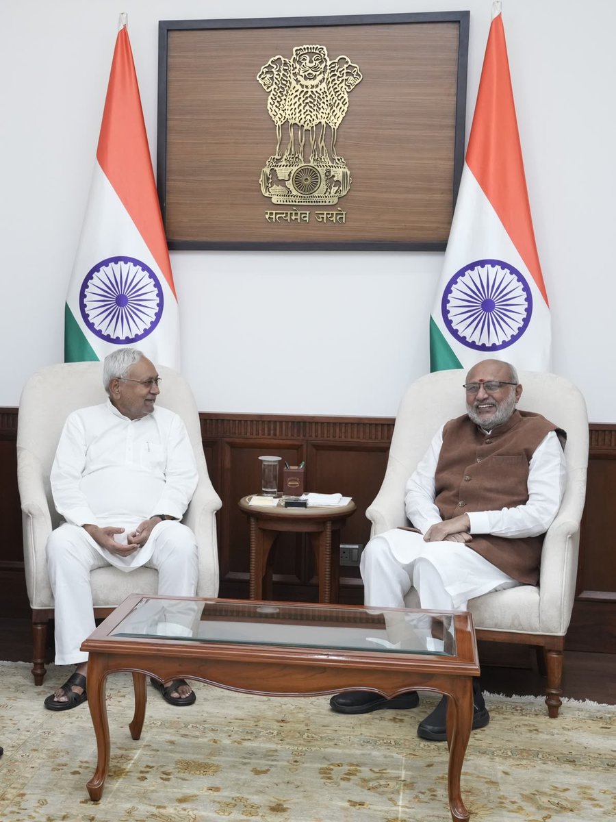 Jduonline's tweet photo. जनता दल (यू) के राष्ट्रीय अध्यक्ष, बिहार के माननीय पूर्व मुख्यमंत्री एवं राज्यसभा सदस्य आदरणीय श्री @NitishKumar जी आज राज्यसभा की कार्यवाही में सम्मिलित हुए।

इस दौरान उन्होंने माननीय उपराष्ट्रपति तथा राज्य सभा के माननीय सभापति श्री @CPR_VP जी से शिष्टाचार भेंट कर विभिन्न विषयों पर आत्मीय संवाद किया।

इस अवसर पर जनता दल (यू) के कार्यकारी राष्ट्रीय अध्यक्ष सह राज्यसभा सांसद श्री @SanjayJhaBihar जी भी उपस्थित रहे। 

#Rajyasabha #Bihar #NitishKumar #JDU #JanataDalUnited