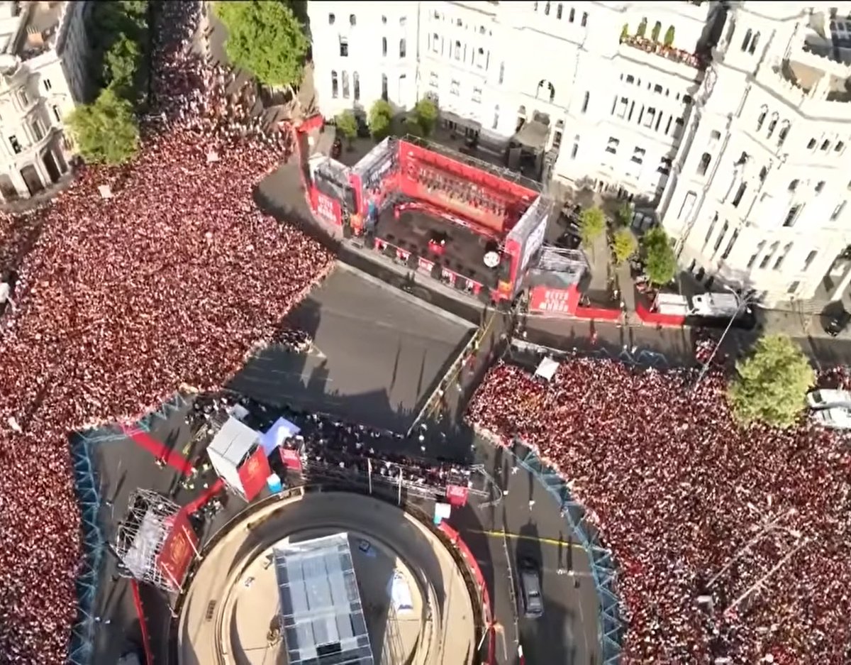 Dani_AyusoVk's tweet photo. La zona VIP medio vacía ayer en la celebración del Mundial es una magnífica metáfora de lo que es el Madrid de Almeida y Ayuso.

El Madrid del palco VIP para unos pocos. https://t.co/PPuavp007w