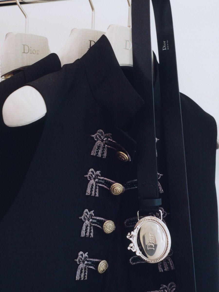 GLISTEN_J's tweet photo. Dior 인스타그램 #지민 #JIMIN (1)

🔗https://t.co/JlzHv9mRYV

Jimin dressed in Dior for the BTS World Tour Arirang in Paris. https://t.co/0iZ1ub4veq