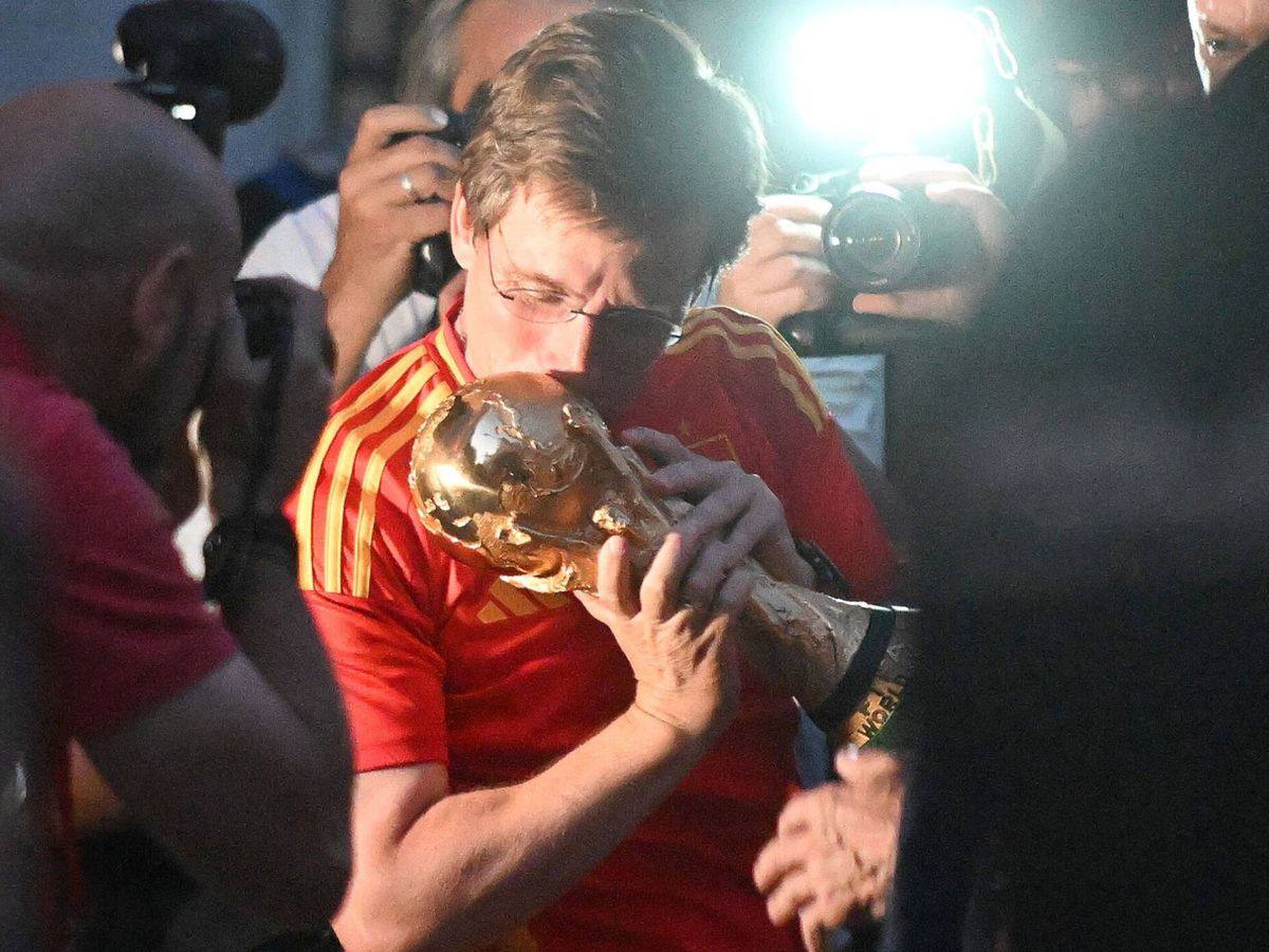 Dani_AyusoVk's tweet photo. La zona VIP medio vacía ayer en la celebración del Mundial es una magnífica metáfora de lo que es el Madrid de Almeida y Ayuso.

El Madrid del palco VIP para unos pocos. https://t.co/PPuavp007w