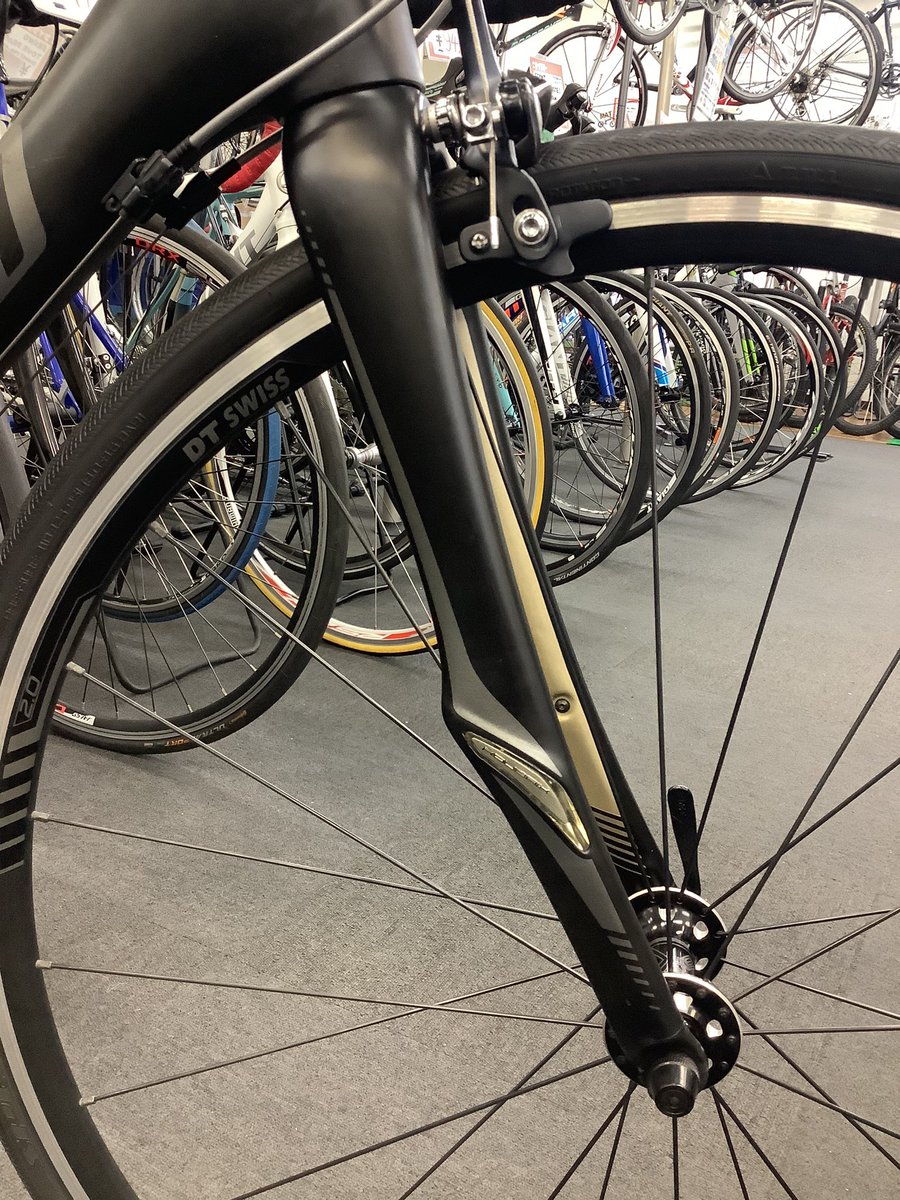 3196_fujisawa's tweet photo. ロングライドへ挑戦ならばコチラがお勧め↗️
SPECIALIZED ROUBAIX ELITE🇺🇸
https://t.co/b18CawSw3Q
フレーム前後に内装されたスペシャライズド特有のzertzは振動を吸収し、疲労を軽減。長い時間走っても疲れにくいです。
年式の割に状態良好✨
#サイクリー #藤沢 #スペシャライズド #roubaix https://t.co/KmFw9mpfk3