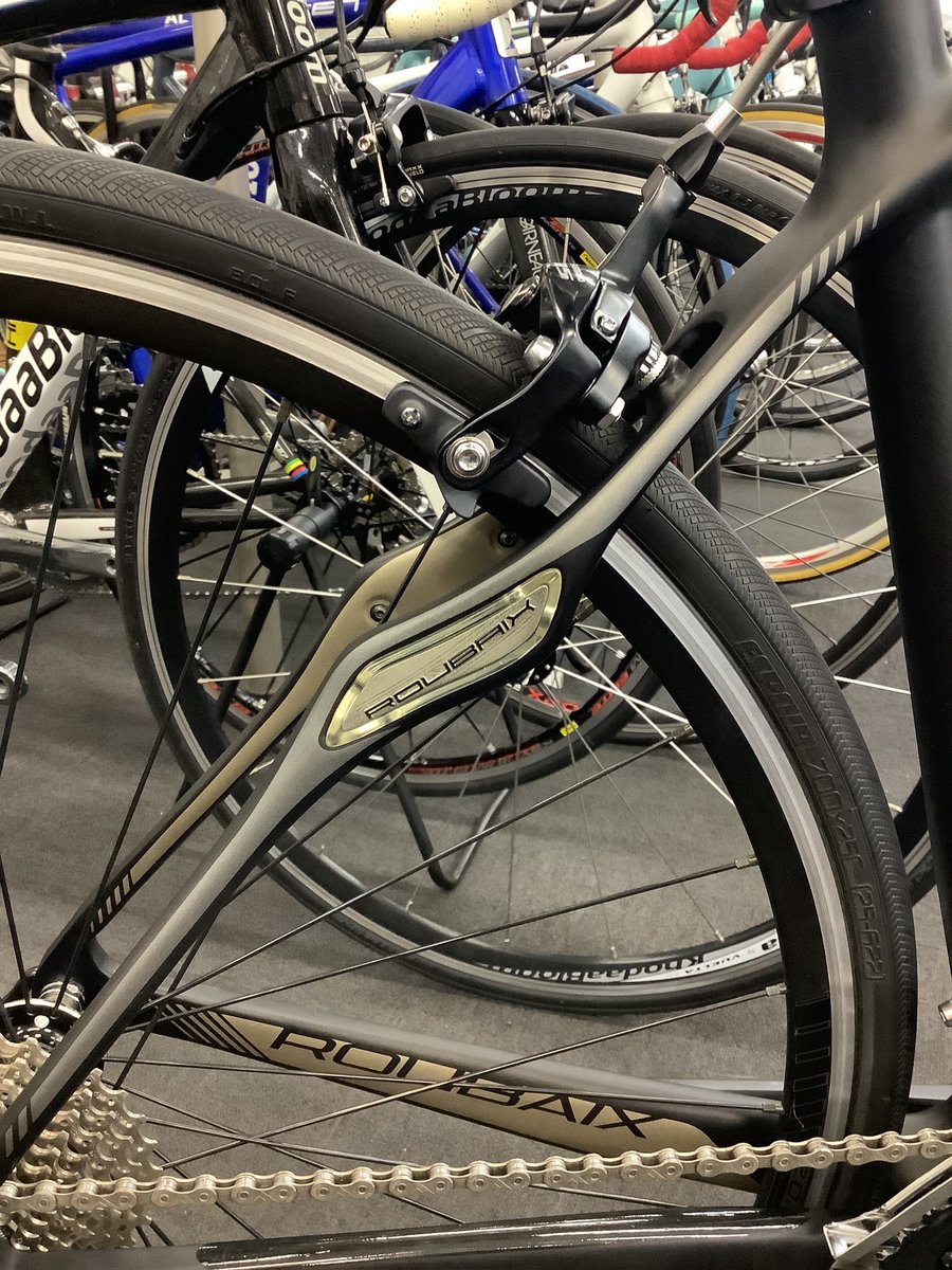 3196_fujisawa's tweet photo. ロングライドへ挑戦ならばコチラがお勧め↗️
SPECIALIZED ROUBAIX ELITE🇺🇸
https://t.co/b18CawSw3Q
フレーム前後に内装されたスペシャライズド特有のzertzは振動を吸収し、疲労を軽減。長い時間走っても疲れにくいです。
年式の割に状態良好✨
#サイクリー #藤沢 #スペシャライズド #roubaix https://t.co/KmFw9mpfk3