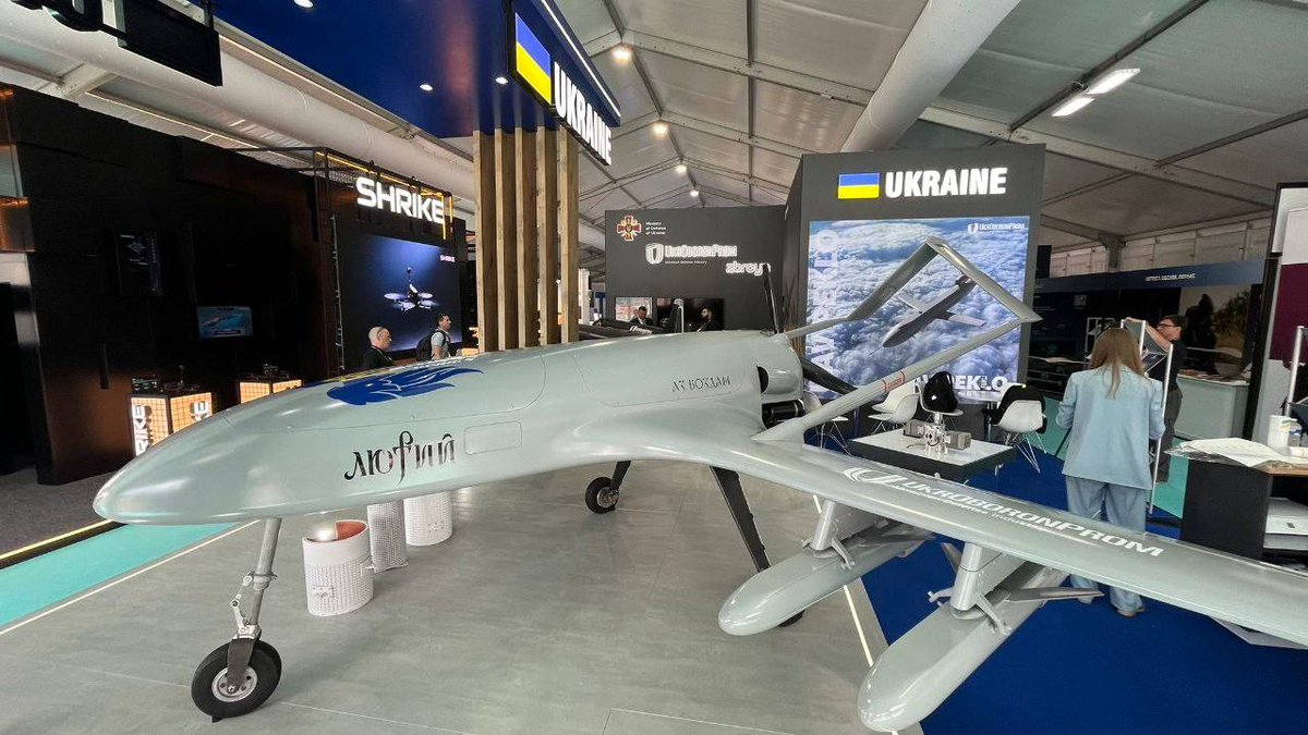 NOELreports's tweet photo. Close-up images of the missiles under the wings of a Ukrainian AN-196 Lyutyi long-range drone. #Ukraine https://t.co/am8yyEvatQ