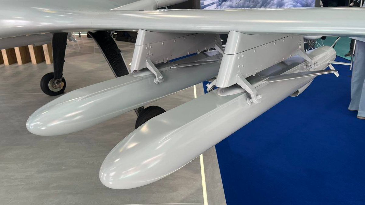 NOELreports's tweet photo. Close-up images of the missiles under the wings of a Ukrainian AN-196 Lyutyi long-range drone. #Ukraine https://t.co/am8yyEvatQ