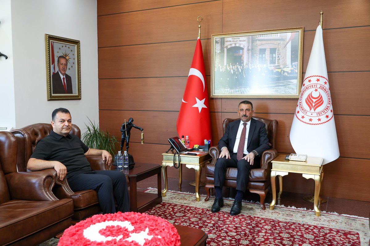 TC_Zonguldak's tweet photo. Vali Osman Hacıbektaşoğlu, Tolgahan Güven'i makamında kabul etti.

@osman_hcbktsogl https://t.co/iA0gsY1k85