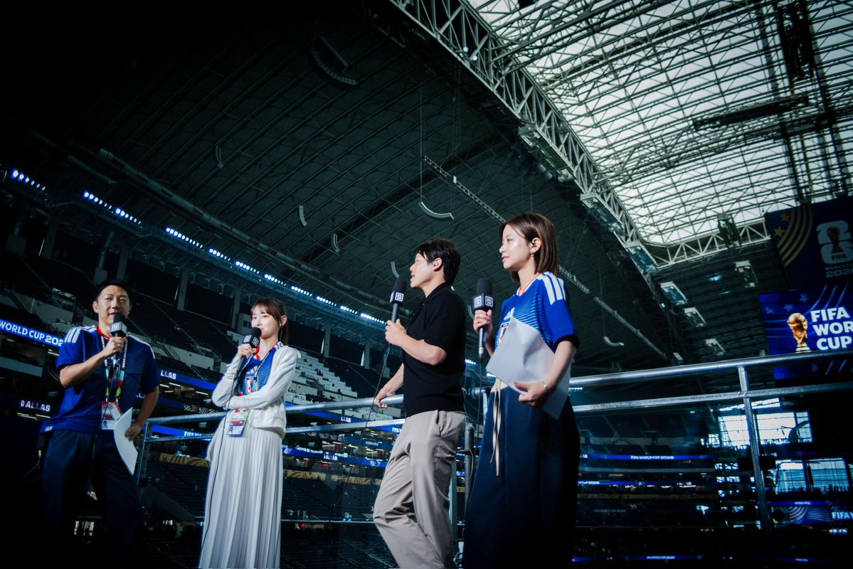 emiri_nakagawa's tweet photo. FIFAワールドカップ2026
48カ国、104試合の戦いが幕を閉じました。
今大会はDAZNで、
新しい配信スタイルのPARTYLIVEに25試合、現地での日本戦中継に1試合と練習リポートに出演させていただきました！！

駆け抜けた39日間、たくさんの思い出が蘇ります。
お世話になった関係者の皆様、出演者の皆様、そして、ご覧いただいた皆様、本当にありがとうございました。

想いが強いからこそ毎日必死で、もどかしさで本気でぶつかった時ありました。でもとにかく楽しくて、今は寂しさと充実感でいっぱいです！

前回大会後から、自分の仕事の軸であるサッカーと野球、その4年に一度の祭典が重なるこの年に照準を合わせて、できる限りのことを積み重ねてきました。少なからず、犠牲にしたものもありました。
それでもこんなにスペシャルな夢をまた叶えられたことは、本当に大きな財産です。

それにしても、ワールドカップはやっぱり夢の舞台で、最高！！
チームがこの舞台に辿り着くまでの物語や想い、犠牲にしてきたもの、背負うもの、色んなことを抱えながらぶつかり合う魂やプレーに、何度も心を揺さぶられました！

これからもそんな最高の瞬間を生み出してくれるスポーツに魅了されながら生きていこうと思います🔥
まずは、いっぱい食べて寝ます。笑

そして来年は！なでしこジャパンのブラジルでの躍動を楽しみにしています🌸

#fifaworldcup2026 
#dazn