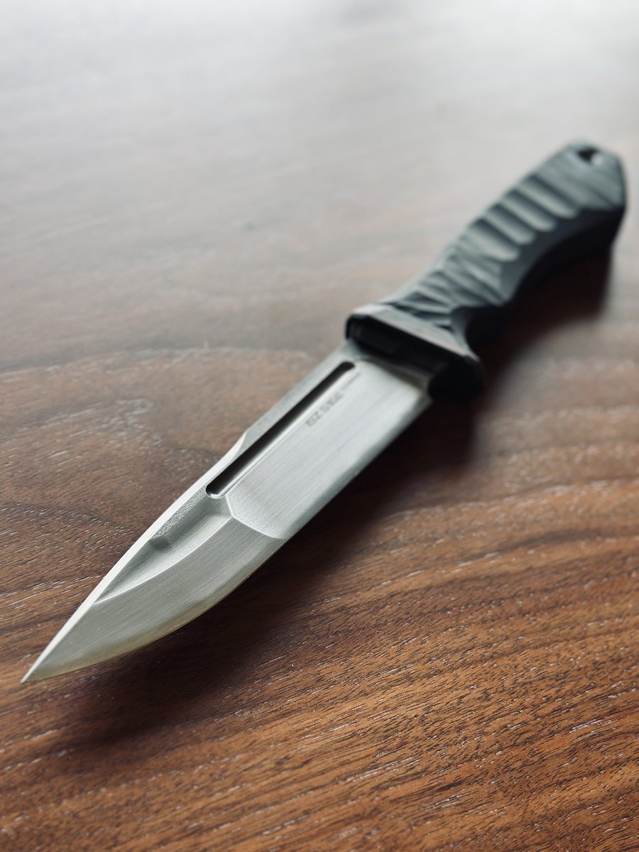 riguo_knives's tweet photo. ISZ カスタム再販決定!
販売日時: 7月22日(水)18:00〜
販売サイト: https://t.co/k4ymQJJTRR
▶︎タクティカル剣鉈
819K (脅威の8mm厚)
▶︎圧倒的硬度のZ-Tuffブレード
512VSP
516E
▶︎最強ハンティングナイフ
411-H改
各モデル1 or 2本のみ
#isz
#knives
#vanax
#ztuff
#riguo https://t.co/ohQREIzKmH