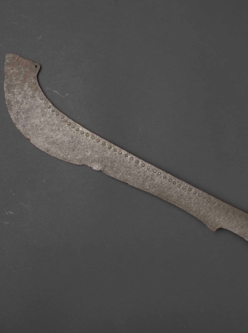 frankonX_'s tweet photo. A Benin umozo sword https://t.co/YxDzB76NS3