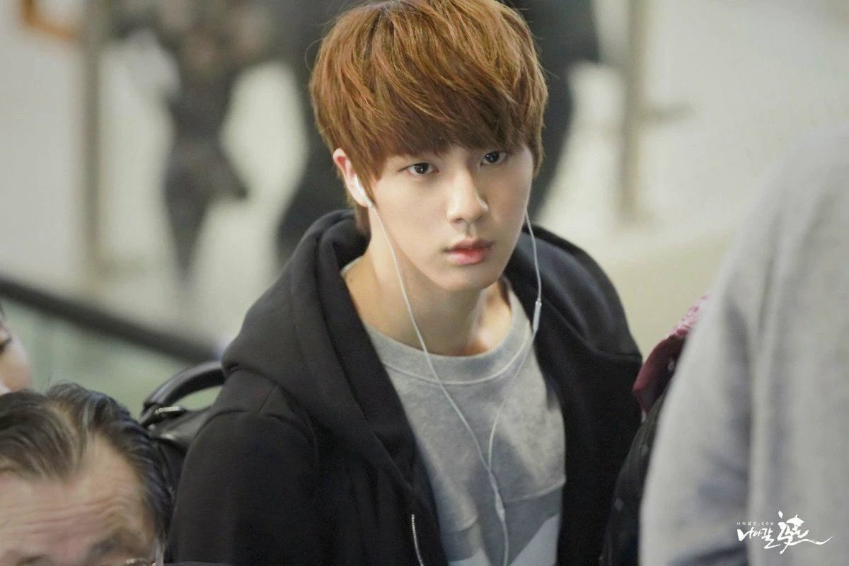 xeuwea's tweet photo. 줄 이어폰 김석진 돌려내 개새끼들아 https://t.co/JW3soqBDya